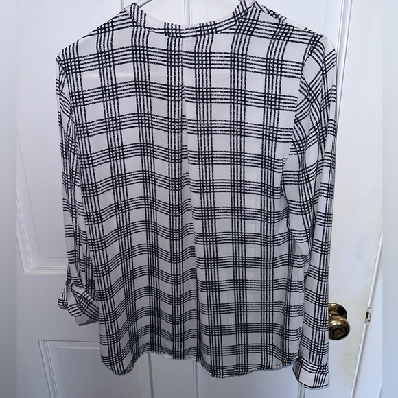 The Limited V-Neck Blouse in black and white - Picture 2 of 3